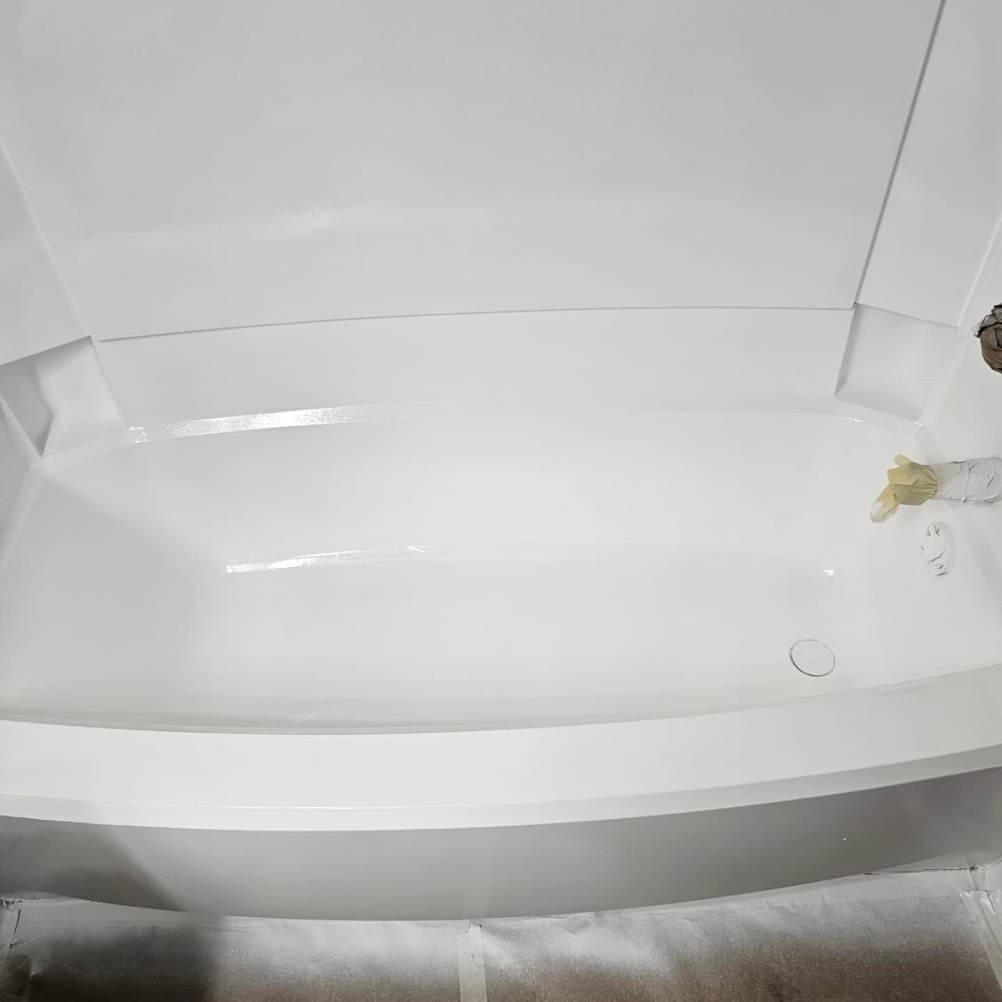 Glossy white bathtub after Sunshine Refinishing Pros completed the surface