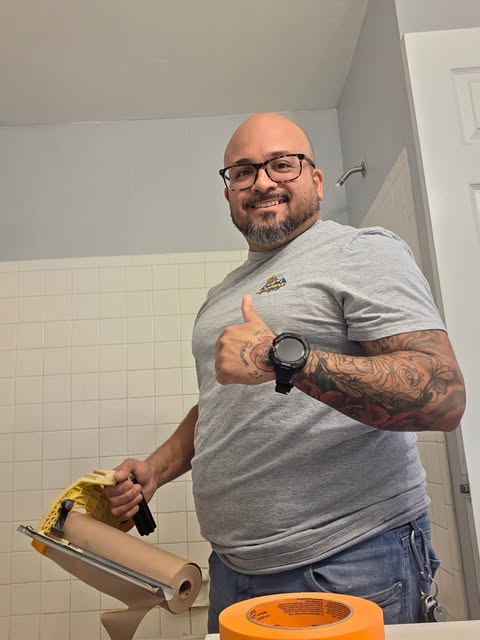 Sunshine Refinishing Pros technician at work in an Orlando bathroom